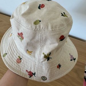 Madewell fruit bucket hat size L